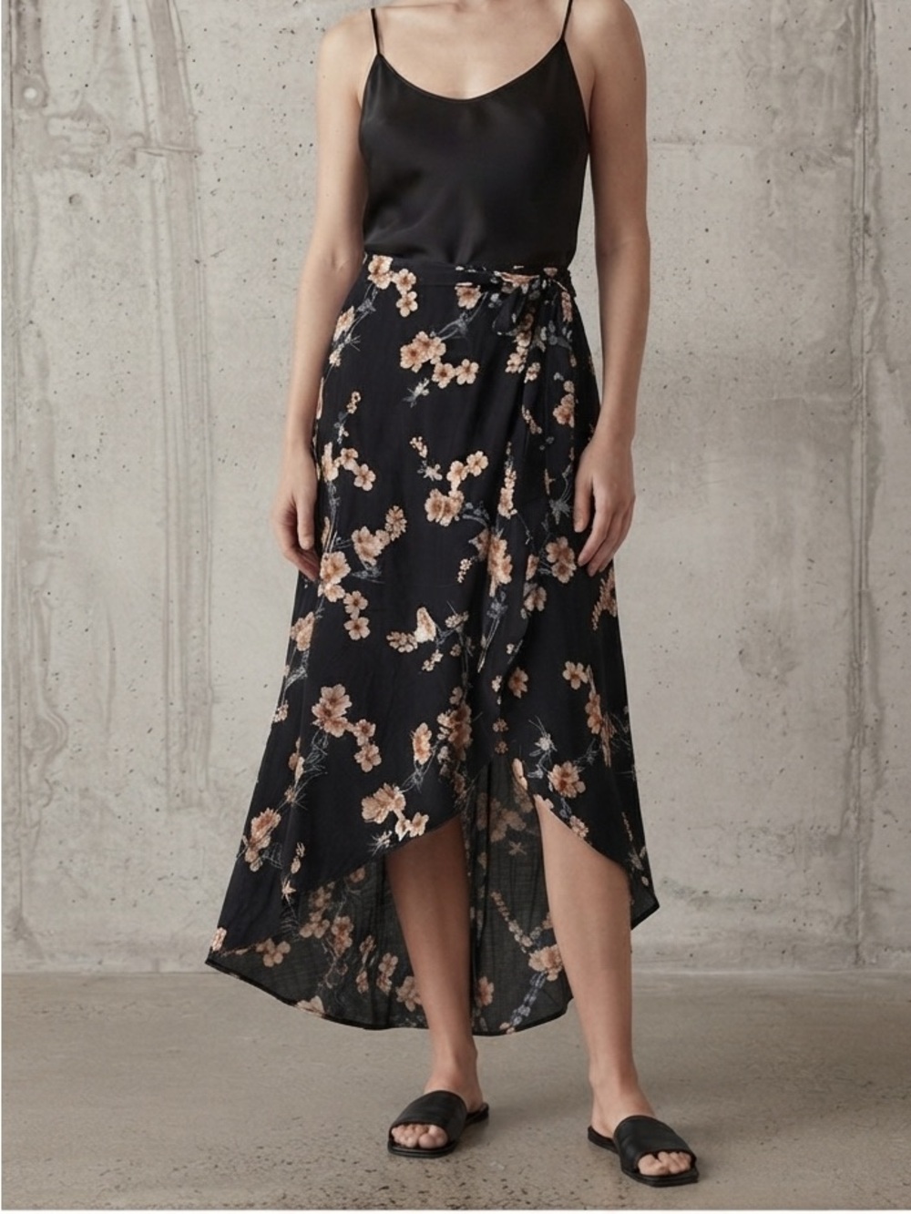American Eagle Black Floral Print Highrise Wrap Midi Skirt Size Medium